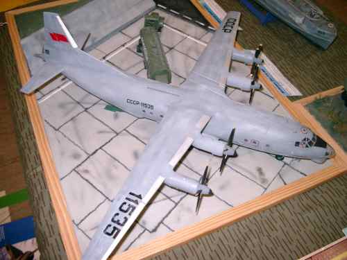 An-12 Roden 1:72